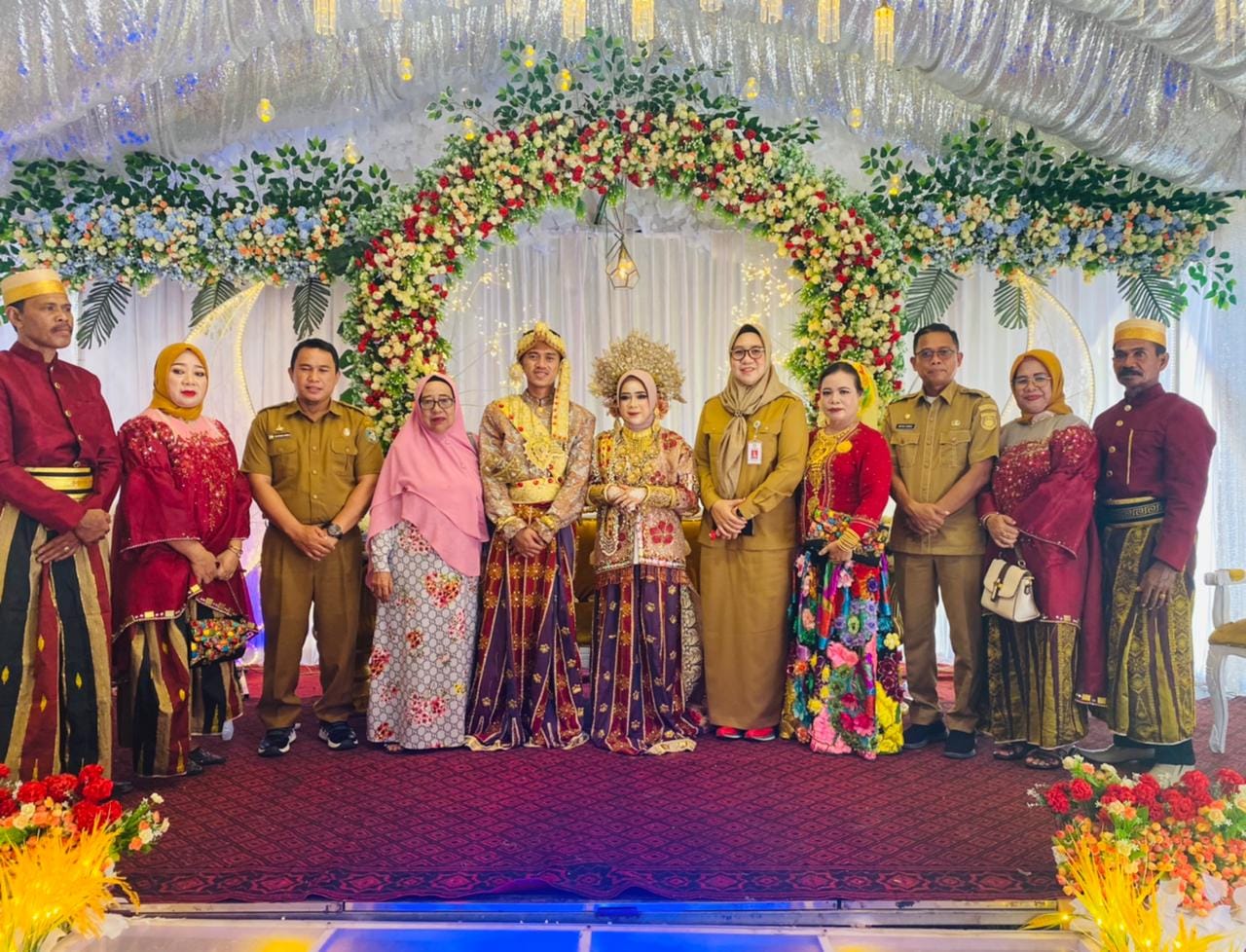 Pererat Silaturrahmi dengan Masyarakat, Wabup Hadiri Undangan Pernikahan di Baras